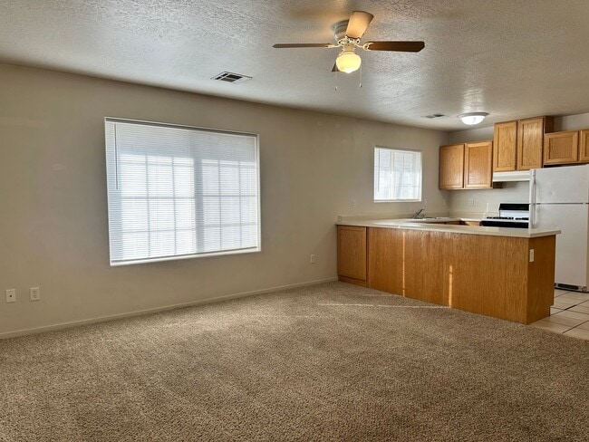 Building Photo - 2 bedroom, 2 bath apartment