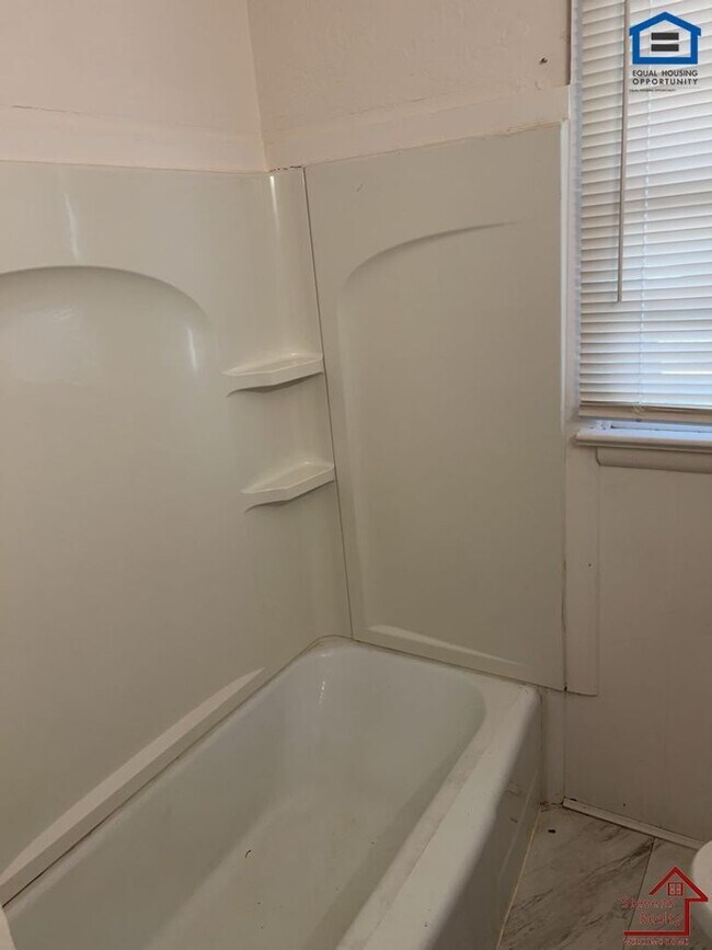 Building Photo - 2811 NW 21st Pl