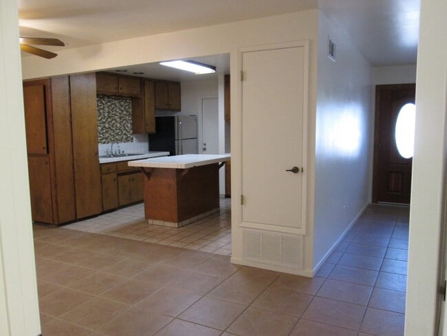 Building Photo - 1377 Woodside Dr