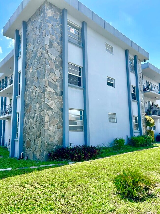 Building Photo - 5100 W Flagler St