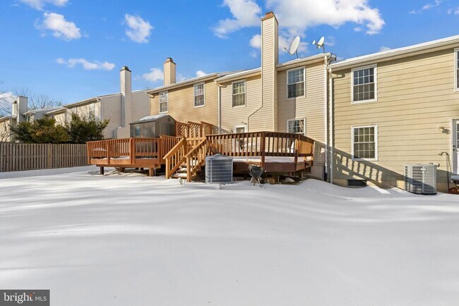 Building Photo - 10877 Olde Woods Way