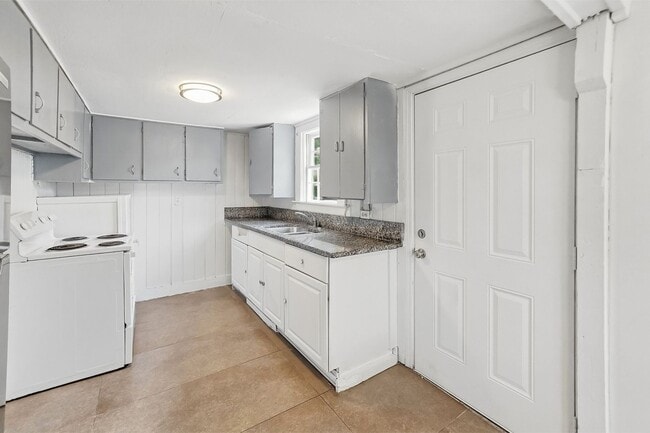 Building Photo - 1547 Joyner Ave SE