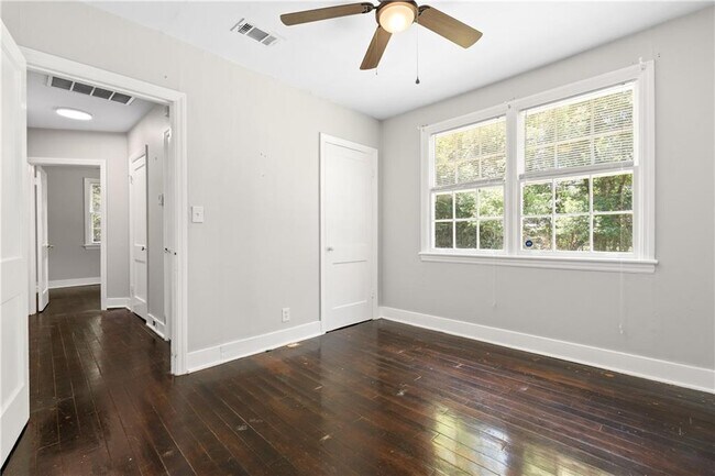 Building Photo - 5263 Border Dr S