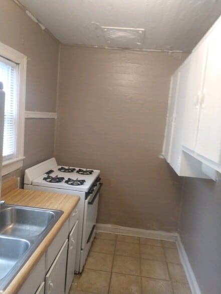 Kitchen - 109 Tuggle St