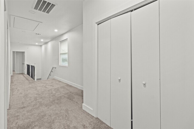 Building Photo - 8129 Hoffman St