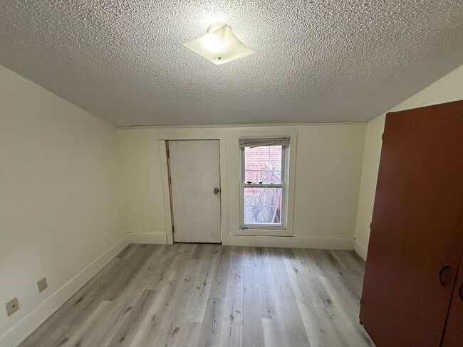 Building Photo - 651 W Davenport St