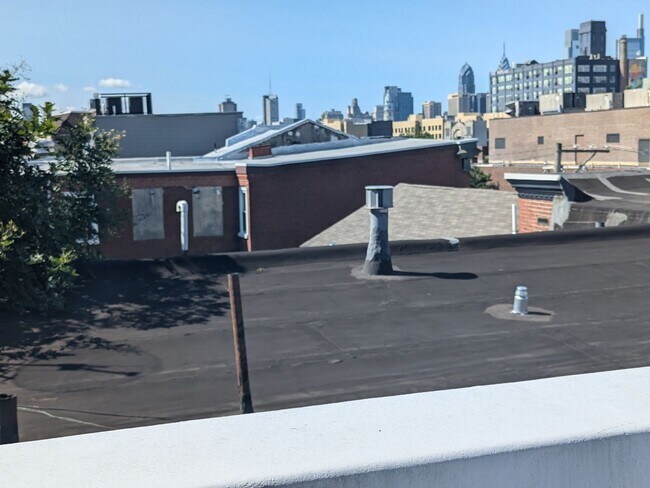 Building Photo - Stunning Home - Ludlow