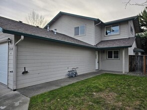 Building Photo - 1318 Golden Park Dr