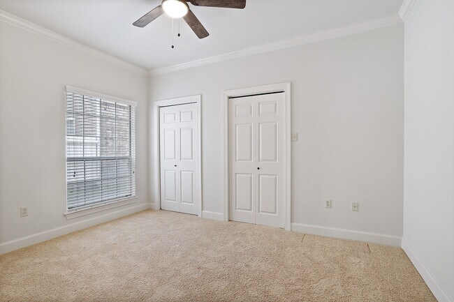Building Photo - 10735 Erin Vale Ave
