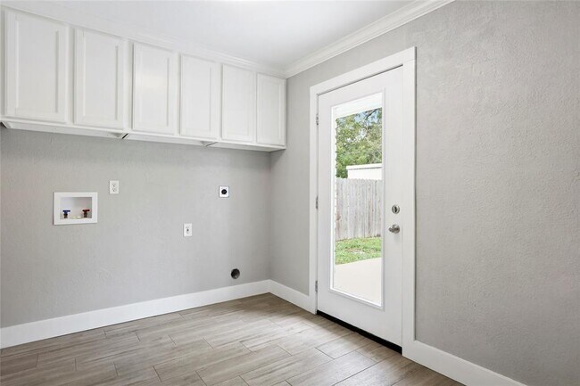 Building Photo - 2115 Linden Creek Ln