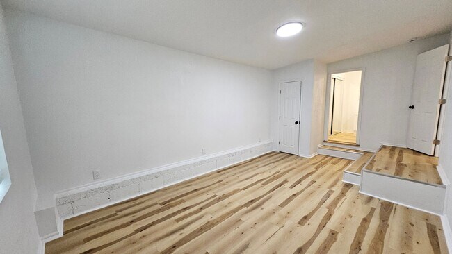 Building Photo - Remodel-Lots of Yard Space-3 Bed/2 Bath