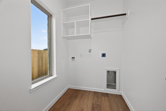 Building Photo - 5015 Bowen Pr Dr