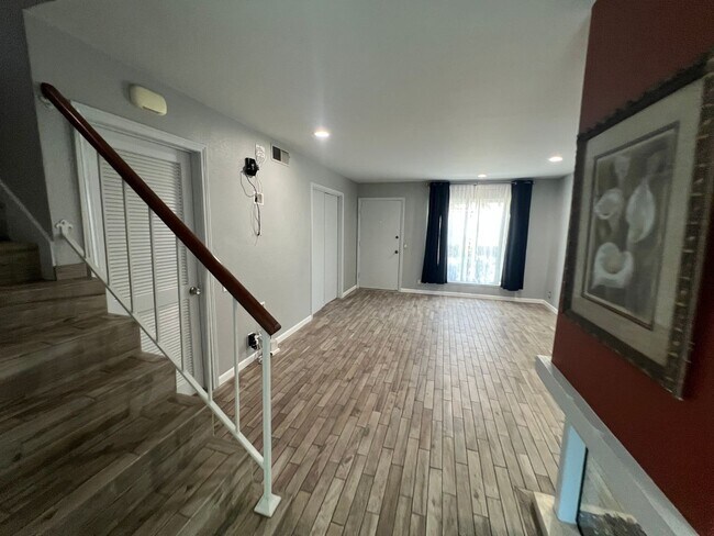 Building Photo - Garden Park Townhomes: 3 Bedroom 3 Bath At...