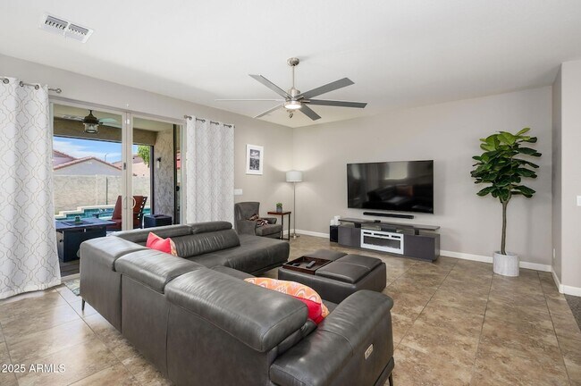 Building Photo - 6608 W Saguaro Park Ln