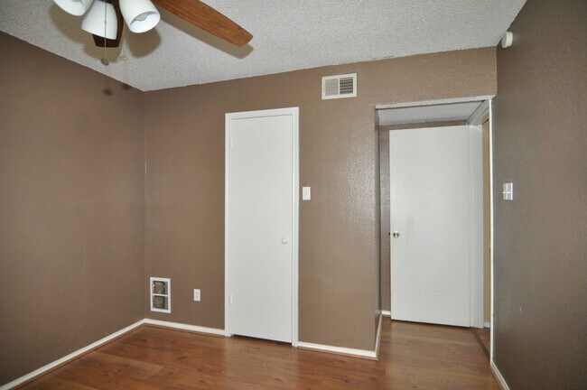 Building Photo - Spacious 3-2 in N. Ft Worth, desirable Kel...