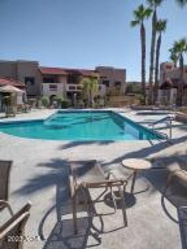 Building Photo - 1 BEDROOM THUNDERBIRD PASEO