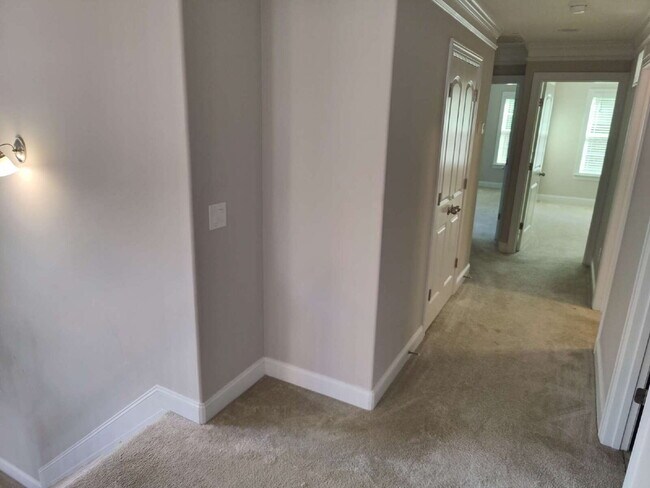 Building Photo - 847 Silver Leaf Dr