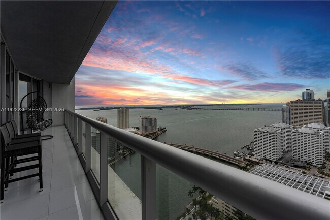 Building Photo - 495 Brickell Ave