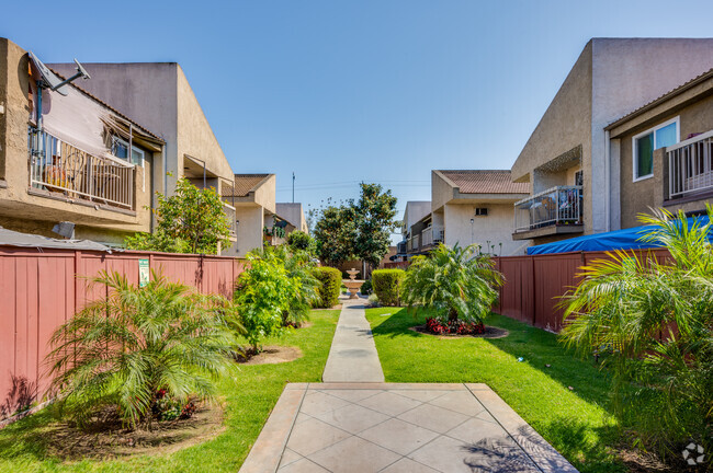 Building Photo - Park Larson Apartments