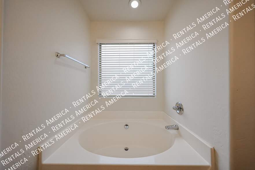 Building Photo - 29120 N Yellow Bee Dr