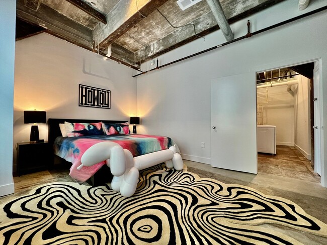Building Photo - Swanky, Funky, Groovy, loft space Cincinna...