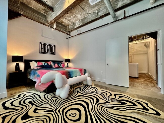 Building Photo - Swanky, Funky, Groovy, loft space Cincinnati, Ohio
