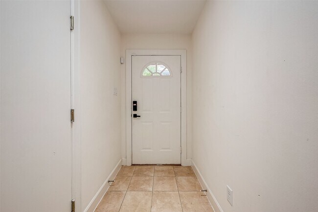 Building Photo - 2710 Hullsmith Dr