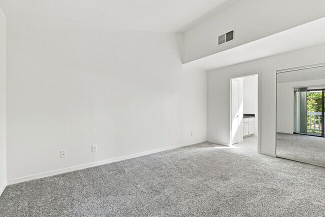 Building Photo - 320 Grapevine Pl