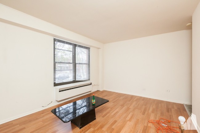 Building Photo - 2600 West Rascher Avenue #112