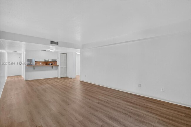 Building Photo - 7420 SW 59th Ave