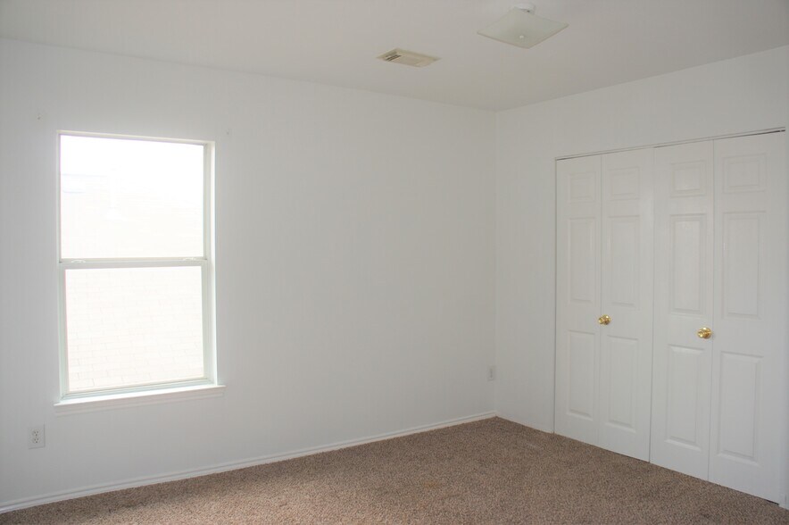 Bedroom 4 - 5218 Fairtide Dr