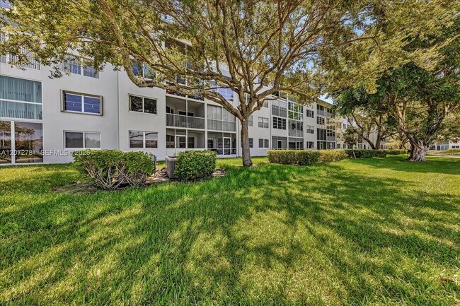 Building Photo - 1300 SW 125th Ave