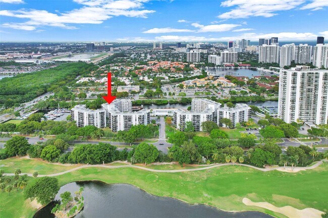 Building Photo - 3401 N Country Club Dr