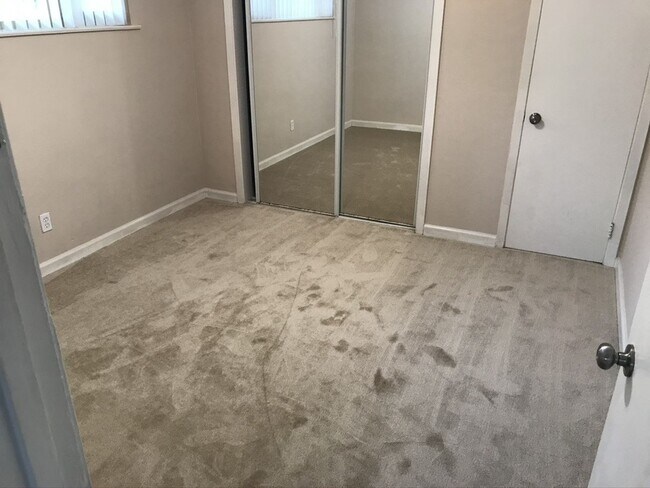 Building Photo - 219 E St John St