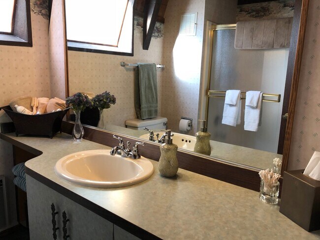 Building Photo - Ski Lease in Tahoe Donner- $2900 per month Furnished