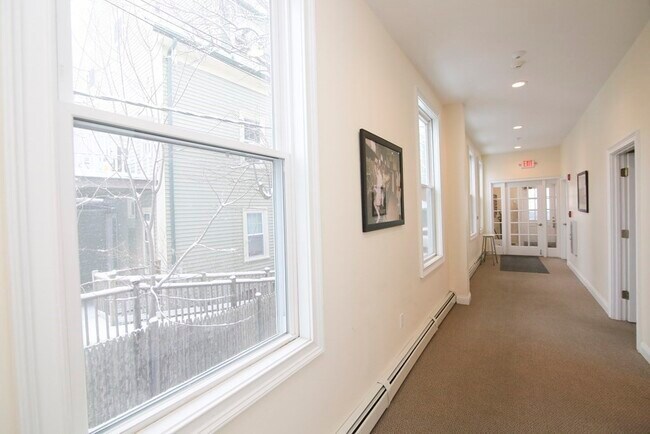 Building Photo - 118 Pleasant St