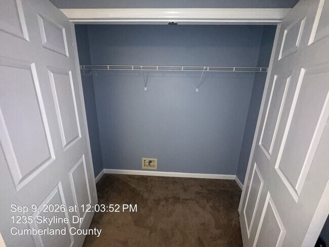 Building Photo - 1235 Skyline Dr