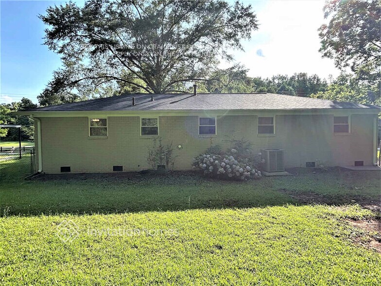 Building Photo - 3495 Hopkins Rd