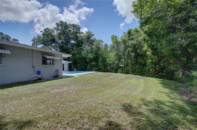 Building Photo - 904 Wellington Dr