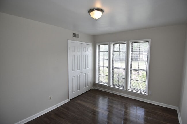 Building Photo - Stunning 5-Bedroom Home in Bartlett - Spacious, Elegant & Move-In Ready!