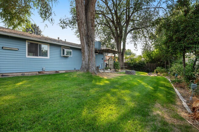 Building Photo - Charming 3-Bedroom Home in West Boise – Sp...
