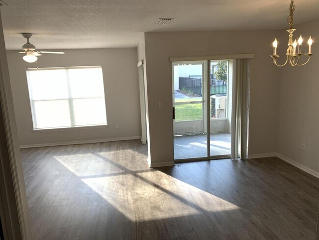 Building Photo - 2869 Club Cortile Circle