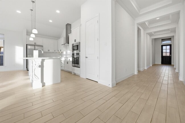 Building Photo - 208 Sequoia Dr