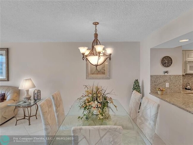 Building Photo - 1150 Hillsboro Mile-