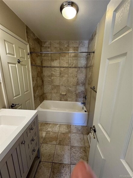 Building Photo - 2524 S Oneida St