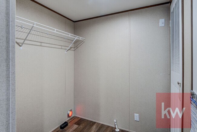 Building Photo - Chestnut St 119/Whispering Hills MHP