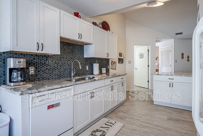 Building Photo - 6042 Seagull Ln