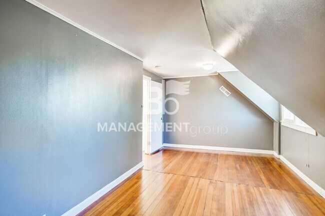 Building Photo - LOCATION, LOCATION, LOCATION! Spacious S Portland Home Walking Distance to PSU and Downtown! MUST...