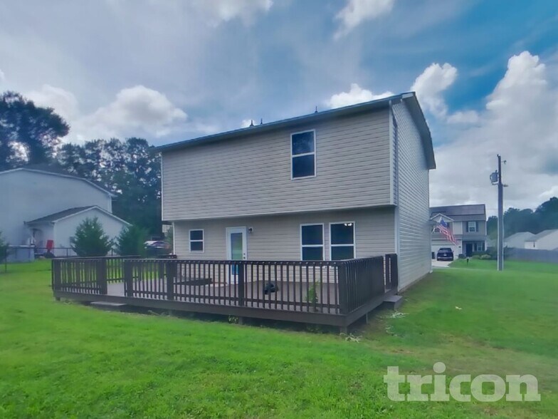Building Photo - 206 Churchill Dr