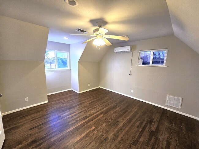 Building Photo - 510 Baywood Dr